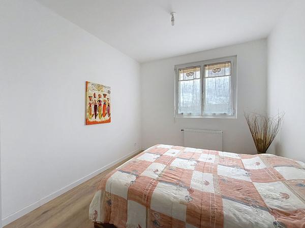 Maison rénovée à vendre à Verneuil sur Vienne - 5 pièces 3 chambres avec grand terrain !