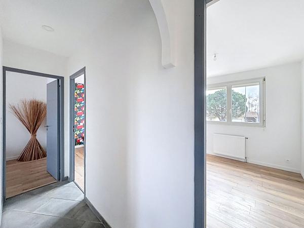 Maison rénovée à vendre à Verneuil sur Vienne - 5 pièces 3 chambres avec grand terrain !