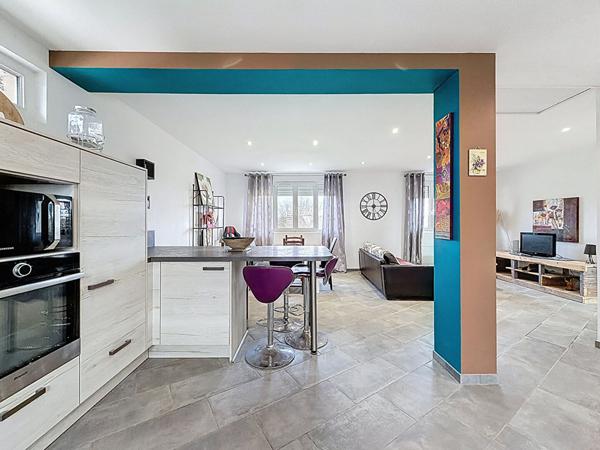 Maison rénovée à vendre à Verneuil sur Vienne - 5 pièces 3 chambres avec grand terrain !