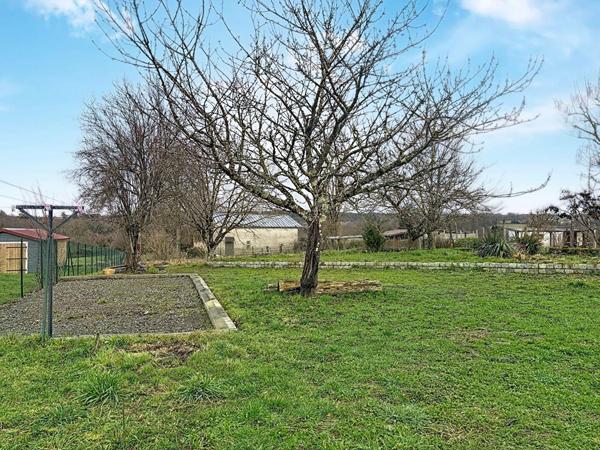 Maison rénovée à vendre à Verneuil sur Vienne - 5 pièces 3 chambres avec grand terrain !