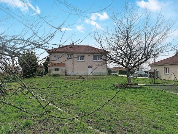 Maison rénovée à vendre à Verneuil sur Vienne - 5 pièces 3 chambres avec grand terrain !