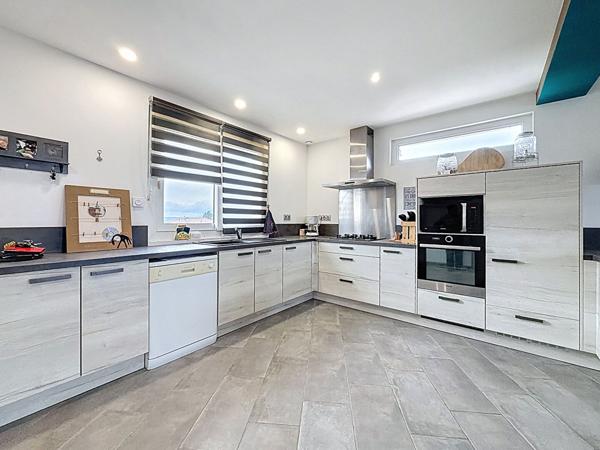 Maison rénovée à vendre à Verneuil sur Vienne - 5 pièces 3 chambres avec grand terrain !