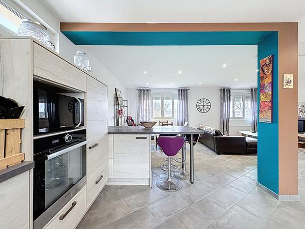 Maison rénovée à vendre à Verneuil sur Vienne - 5 pièces 3 chambres avec grand terrain !