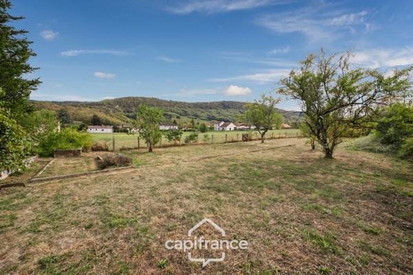 Maison à rénover 3 chambres avec jardin, garage et vue sur le Revermont, à Beaufort-Orbagna (39)