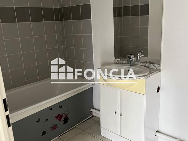 Location Appartement 5 pièces 109.5 m² - 1-5 AVENUE DU 10 MAI 1981 Ambes 33810