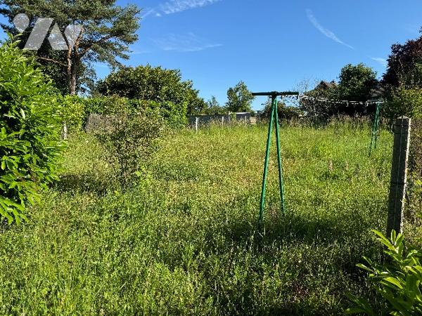 Beau Terrain à bâtir à MONTLOUIS SUR LOIRE
