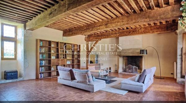 MAGNIFIQUE CHATEAU DU XVème SIÈCLE ENTIÈREMENT RÉNOVÉ