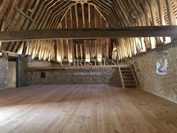 MAGNIFIQUE CHATEAU DU XVème SIÈCLE ENTIÈREMENT RÉNOVÉ