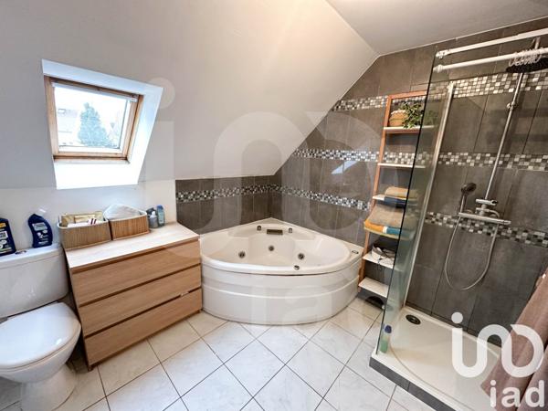 Maison traditionnelle 5 pièces de 100 m² à Longueil-Annel (60150)