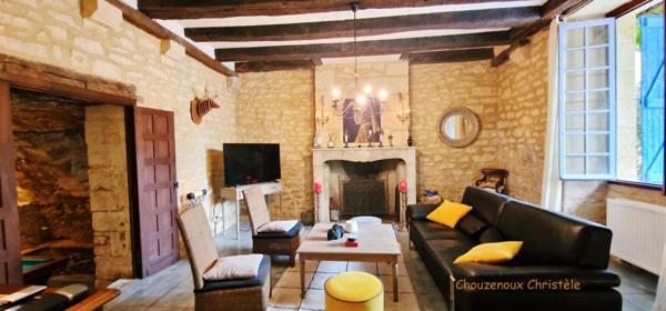 24290  Montignac Lascaux : Maison du 17 e siècle