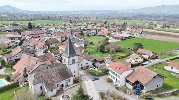 À acheter – Terrain constructible de 643 m² à Fessy (74890)