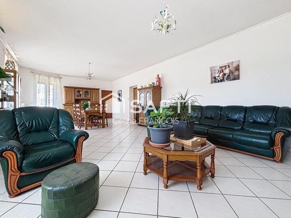 Maison familiale avec garage et terrain