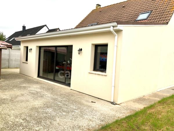 ***GAINNEVILLE***maison non mitoyenne de 126m² avec vie de plain pied composée de 4 chambres, 2 salles de bains, jardin et garage
