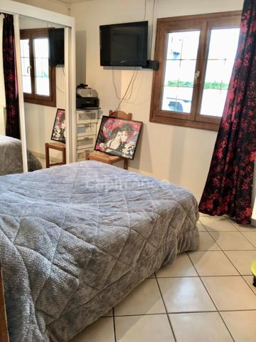 ***GAINNEVILLE***maison non mitoyenne de 126m² avec vie de plain pied composée de 4 chambres, 2 salles de bains, jardin et garage