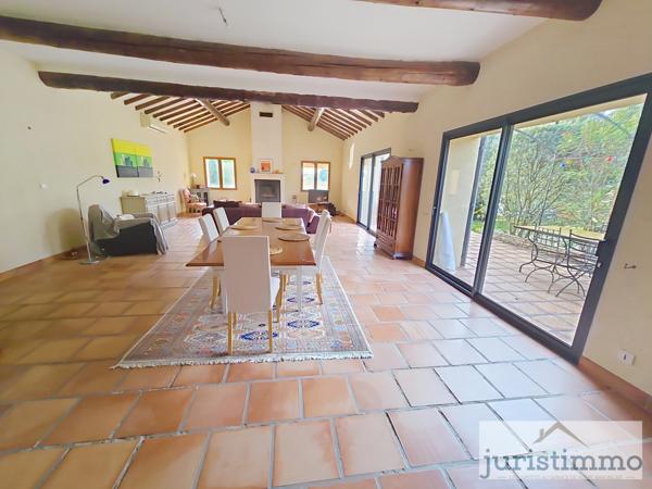 Travaillan (84850) Charmant mas meublé en campagne avec piscine et dépendances 230 m2 à Travaillan