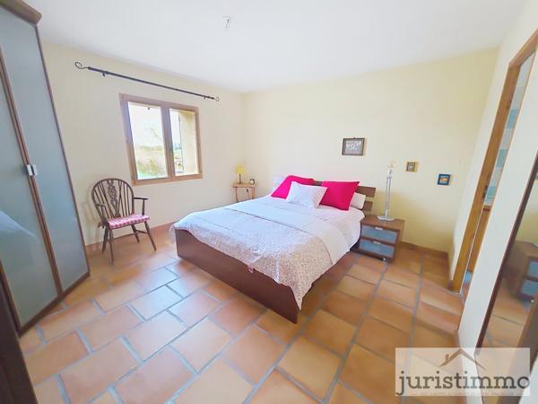 Travaillan (84850) Charmant mas meublé en campagne avec piscine et dépendances 230 m2 à Travaillan