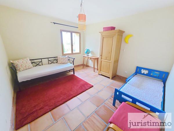 Travaillan (84850) Charmant mas meublé en campagne avec piscine et dépendances 230 m2 à Travaillan