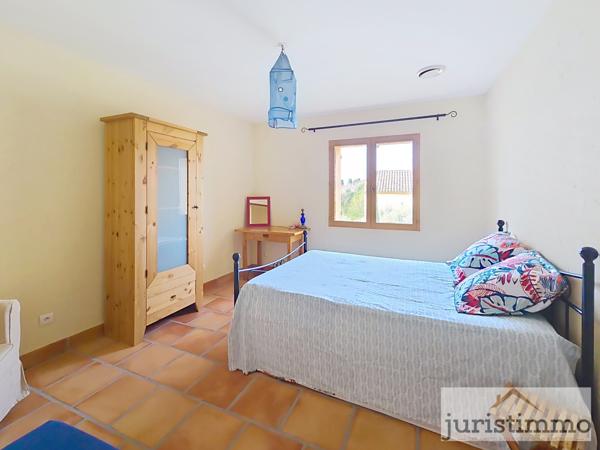 Travaillan (84850) Charmant mas meublé en campagne avec piscine et dépendances 230 m2 à Travaillan