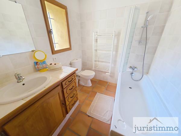 Travaillan (84850) Charmant mas meublé en campagne avec piscine et dépendances 230 m2 à Travaillan