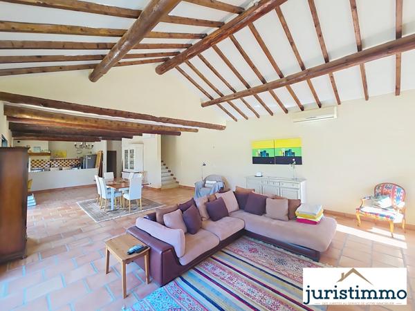 Travaillan (84850) Charmant mas meublé en campagne avec piscine et dépendances 230 m2 à Travaillan