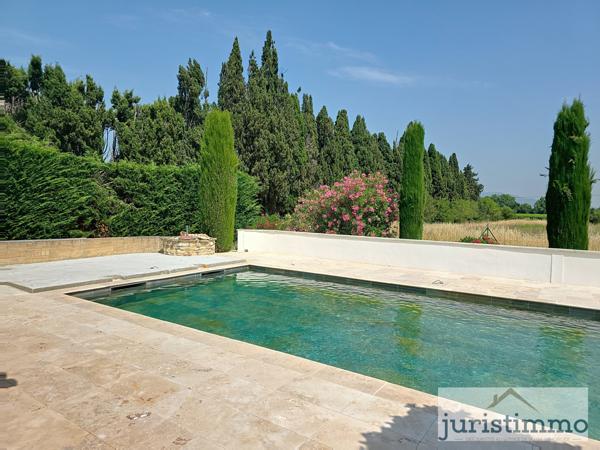 Travaillan (84850) Charmant mas meublé en campagne avec piscine et dépendances 230 m2 à Travaillan