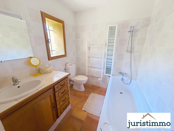 Travaillan (84850) Charmant mas meublé en campagne avec piscine et dépendances 230 m2 à Travaillan