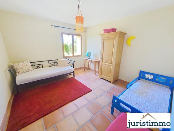 Travaillan (84850) Charmant mas meublé en campagne avec piscine et dépendances 230 m2 à Travaillan