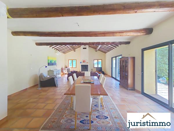 Travaillan (84850) Charmant mas meublé en campagne avec piscine et dépendances 230 m2 à Travaillan