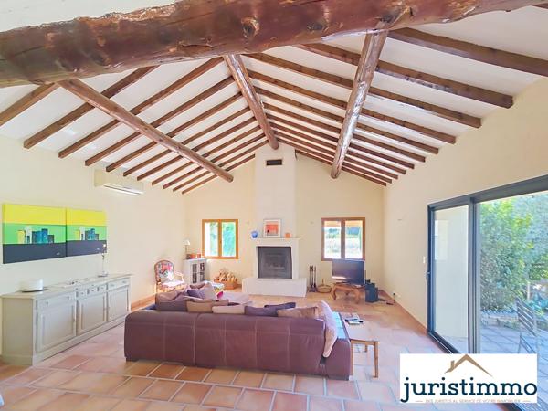 Travaillan (84850) Charmant mas meublé en campagne avec piscine et dépendances 230 m2 à Travaillan