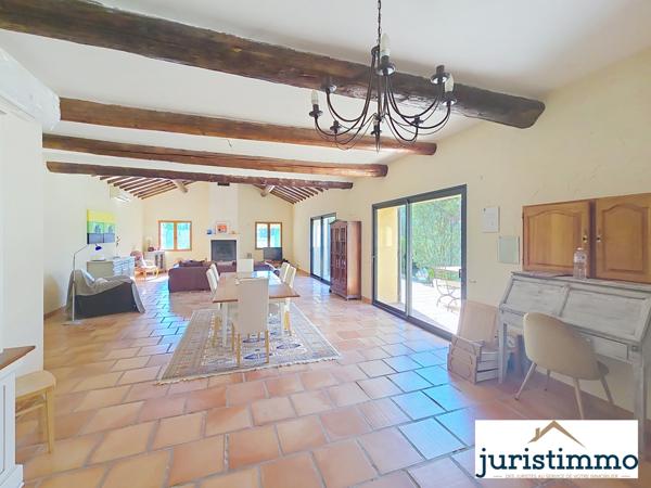 Travaillan (84850) Charmant mas meublé en campagne avec piscine et dépendances 230 m2 à Travaillan