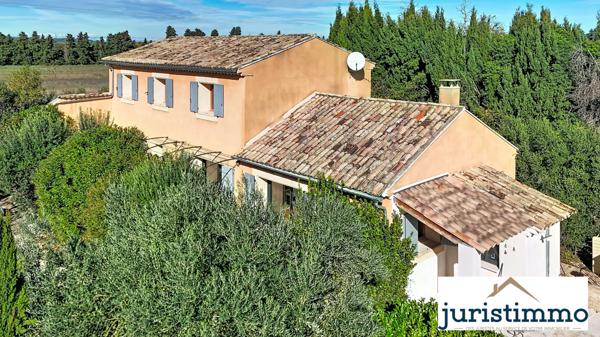 Travaillan (84850) Charmant mas meublé en campagne avec piscine et dépendances 230 m2 à Travaillan