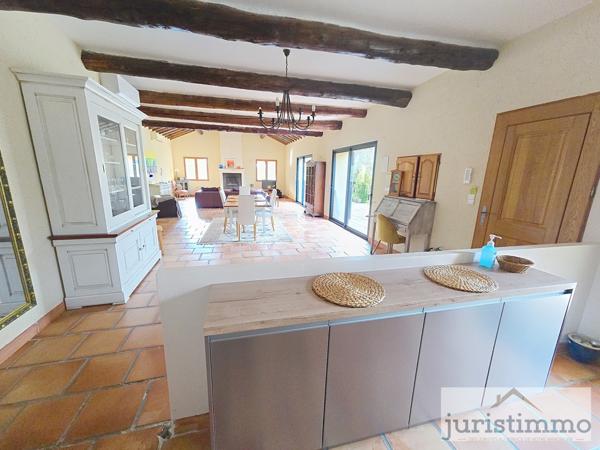 Travaillan (84850) Charmant mas meublé en campagne avec piscine et dépendances 230 m2 à Travaillan