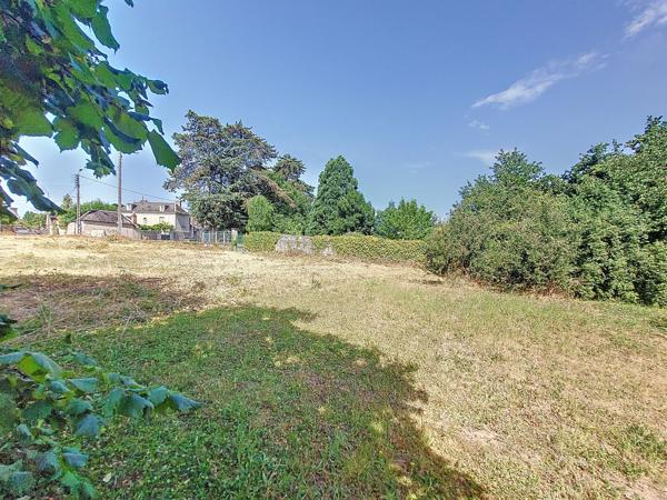 RARE à Saint-Avertin : terrain à bâtir de plus de 1000m² à moins de 1km du bourg