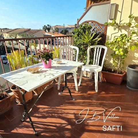 Grand appartement de type 4 traversant avec terrasse, cave et place de parking