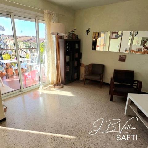 Grand appartement de type 4 traversant avec terrasse, cave et place de parking