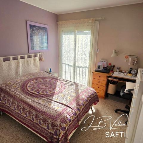 Grand appartement de type 4 traversant avec terrasse, cave et place de parking