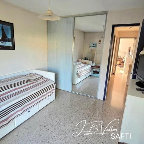 Grand appartement de type 4 traversant avec terrasse, cave et place de parking