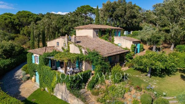 Domaine privé de Gigaro – Villa avec vue mer et piscine