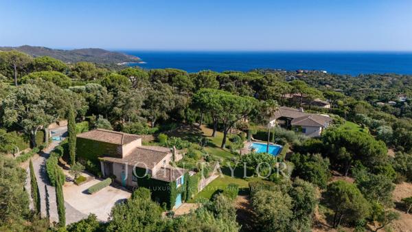 Domaine privé de Gigaro – Villa avec vue mer et piscine