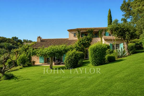Domaine privé de Gigaro – Villa avec vue mer et piscine