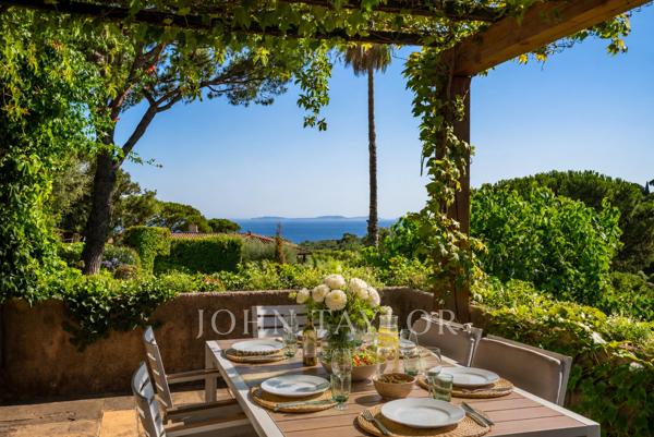 Domaine privé de Gigaro – Villa avec vue mer et piscine