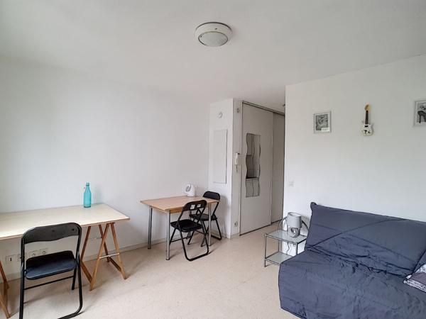 A VENDRE - Dans Résidence étudiante, VENDU LOUE. Grenoble, Confortable T1 meublé proche Institut urbanisme et de géographie