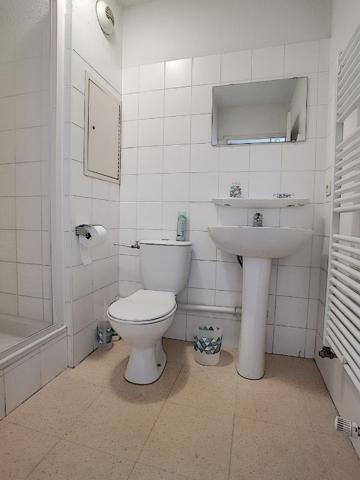 A VENDRE - Dans Résidence étudiante, VENDU LOUE. Grenoble, Confortable T1 meublé proche Institut urbanisme et de géographie