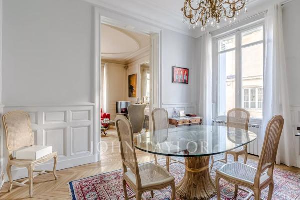 Maison bourgeoise avec cour et parking - Saint Seurin - John Taylor Bordeaux
