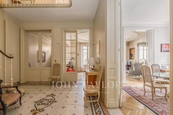 Maison bourgeoise avec cour et parking - Saint Seurin - John Taylor Bordeaux
