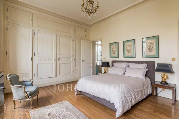 Maison bourgeoise avec cour et parking - Saint Seurin - John Taylor Bordeaux