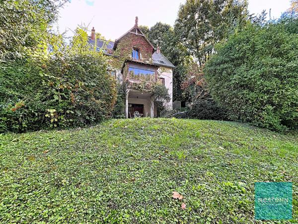 Amboise, maison de charme des années 30 sur parc arboré de 2500m²