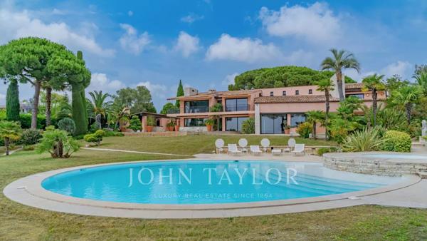 Villa entièrement rénovée avec vue panoramique mer et grand terrain