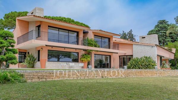 Villa entièrement rénovée avec vue panoramique mer et grand terrain