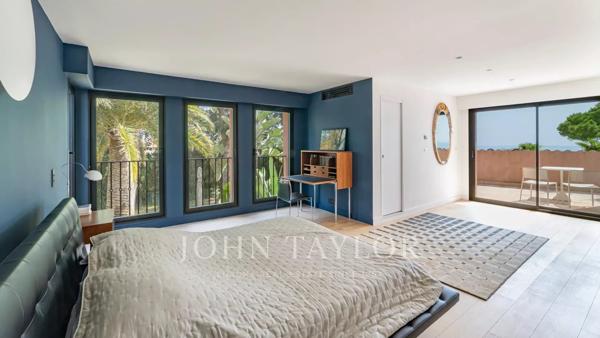 Villa entièrement rénovée avec vue panoramique mer et grand terrain